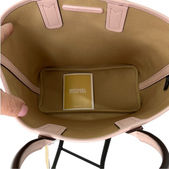 COPY - 👛MICHAEL KORRS TOTE NWT 👛 - Picture 8 of 8